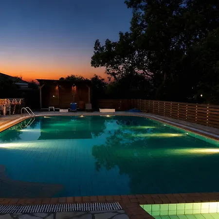 Guest house Family 2br Kitchenette Pool 7 3*