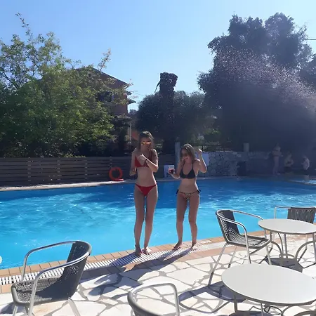 Family 2br Kitchenette Pool 7 Guest house 3*
